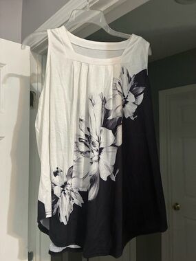 Floral Pleat Neck Sleeveless Tank and Matching Pull-on Pants White & Black, XL
